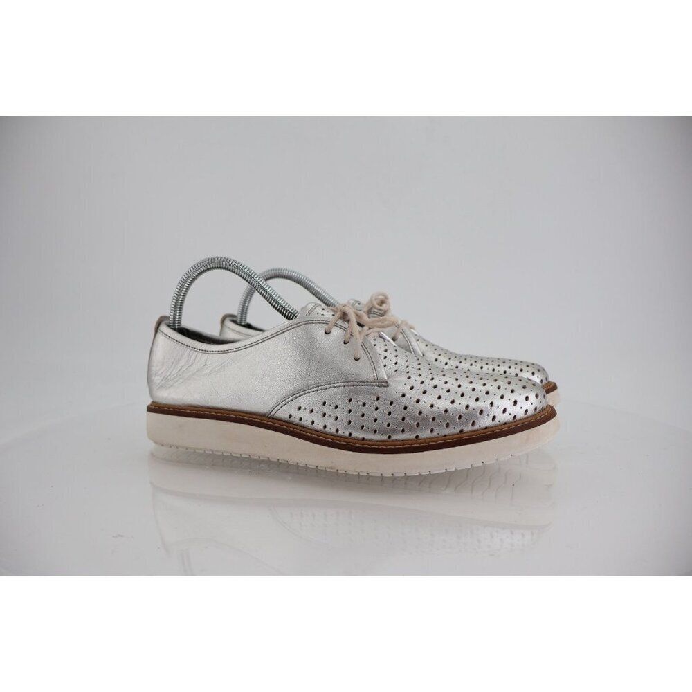 Clarks Womens Un Voltra Sneaker Size 9.5 Silver Leather Lace Up Oxford Walk Shoe